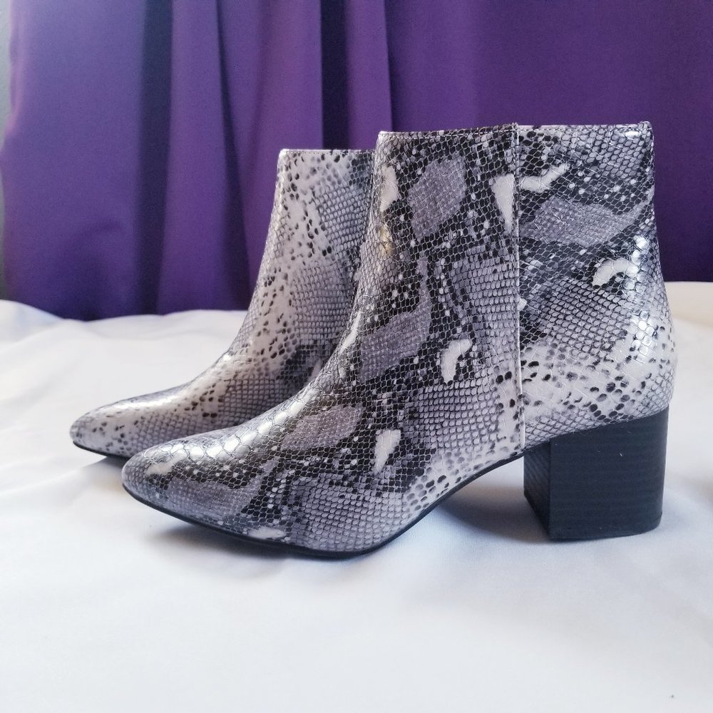 Esprit Maren snake print pointed toe booties